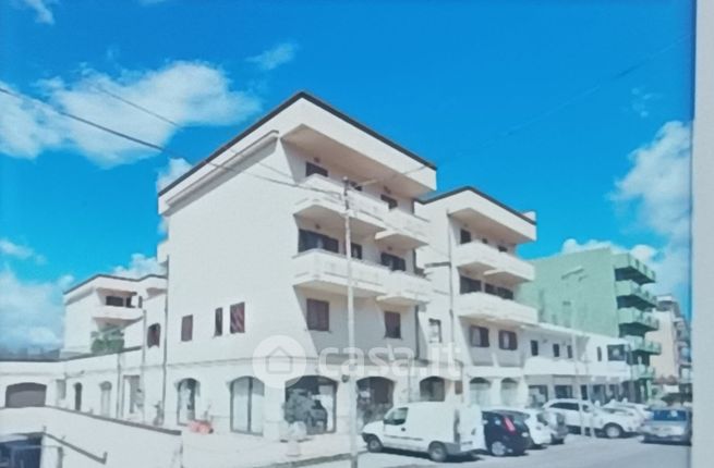Ufficio in commerciale in Via Nazionale