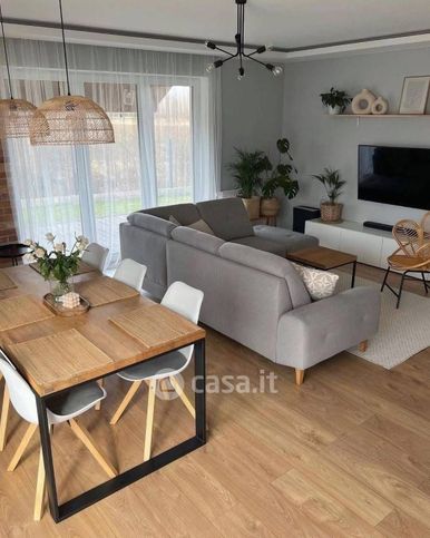 Appartamento in residenziale in Via Lombardia