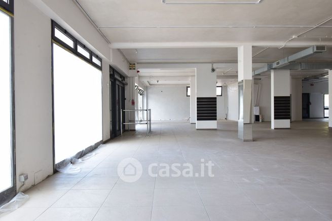Capannone in commerciale in Via Scardovara