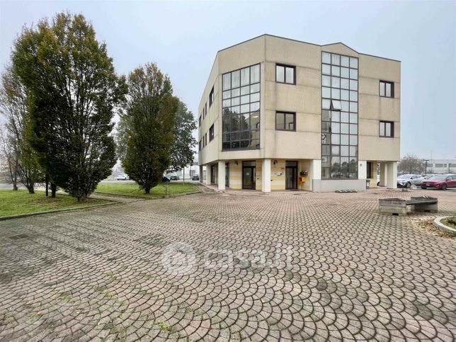 Ufficio in commerciale in 