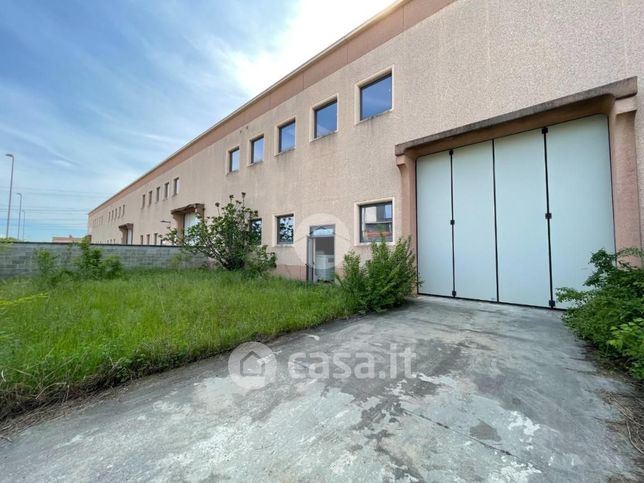 Capannone in commerciale in Via Pacinotti