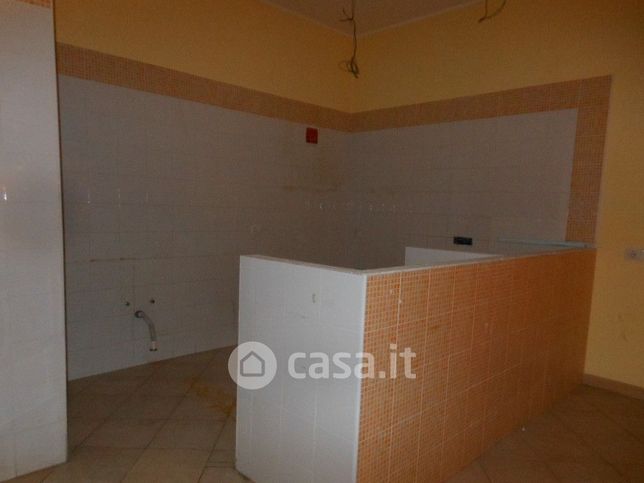 Attivitã /licenza (con o senza mura) in commerciale in Via Solfatara