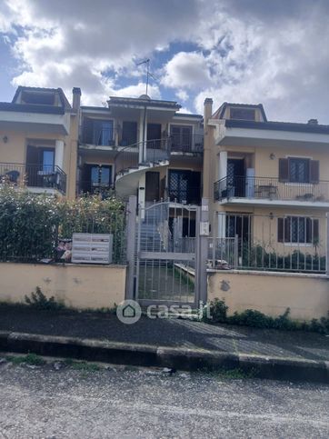 Attico/mansarda in residenziale in Via Francesco Caracciolo 16