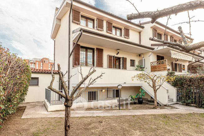 Villetta a schiera in residenziale in Via del Crocino 38