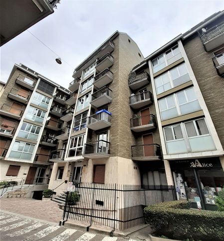 Appartamento in residenziale in Via Gavazzeni 6