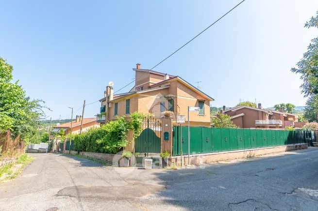 Appartamento in residenziale in Via Monte Cucco 9