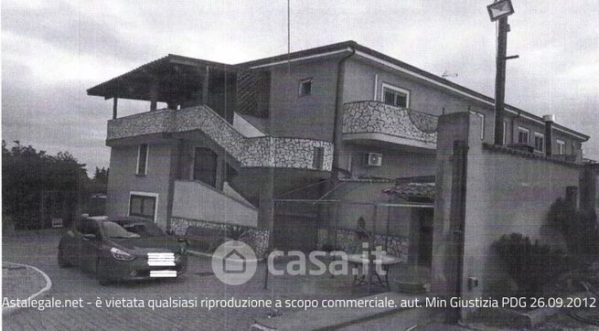 Casa indipendente in residenziale in 