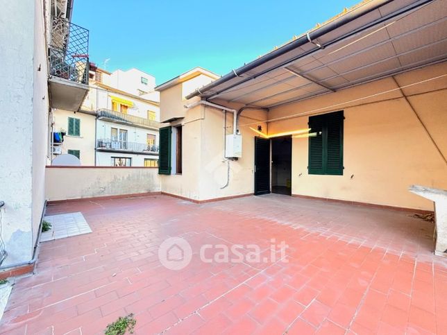 Casa indipendente in residenziale in Viale Adua 279