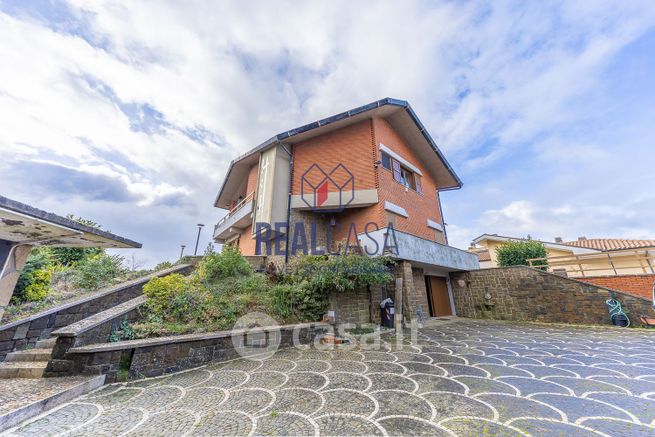 Villa in residenziale in Via Fabio Filzi 1