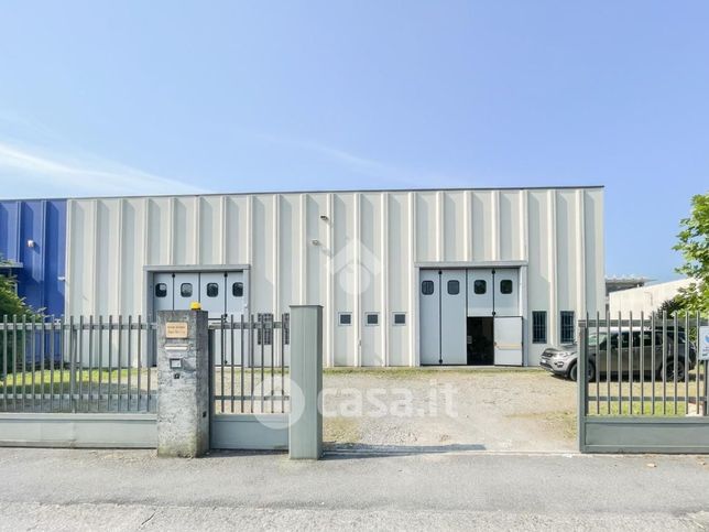 Capannone in commerciale in Via Agostino Chiappa 20