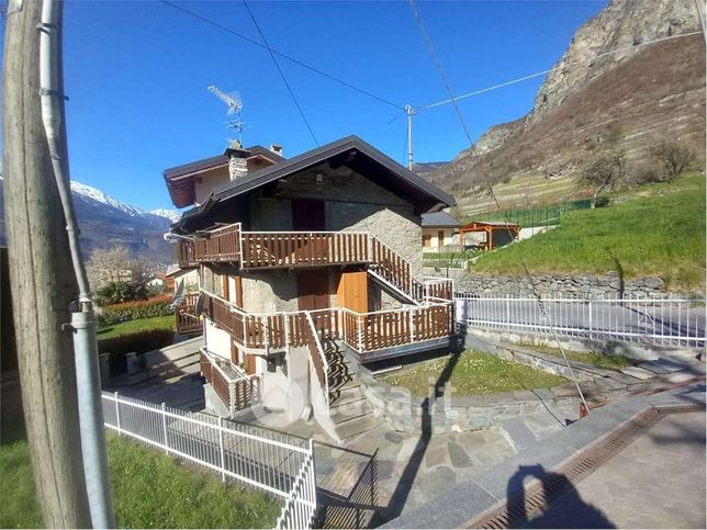 Casa indipendente in residenziale in 