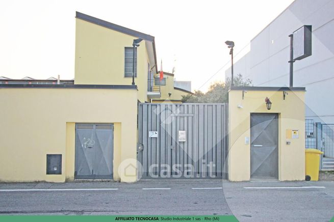 Capannone in commerciale in Via Piave 41