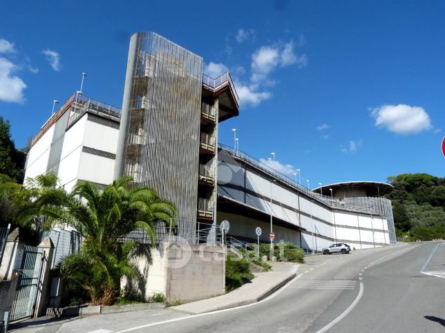 Box/posto auto in residenziale in Corso Lima