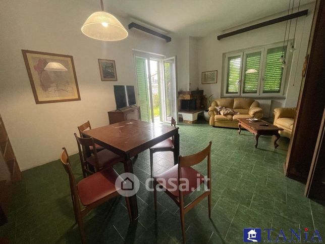 Casa indipendente in residenziale in Via Macchia 12