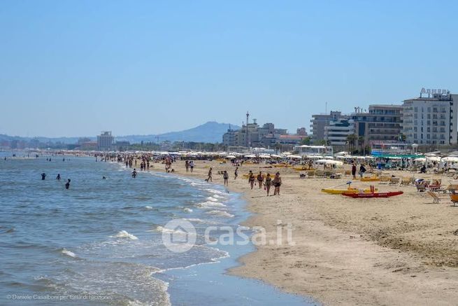 Negozio/locale commerciale in commerciale in Viale Cristoforo Colombo