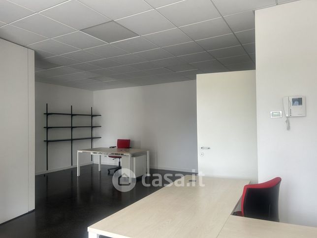 Ufficio in commerciale in Via Romana Rompato