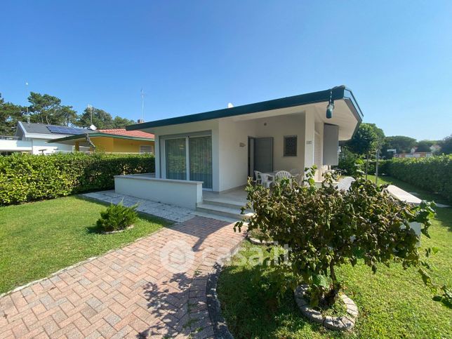 Villa in residenziale in Via Urano 23