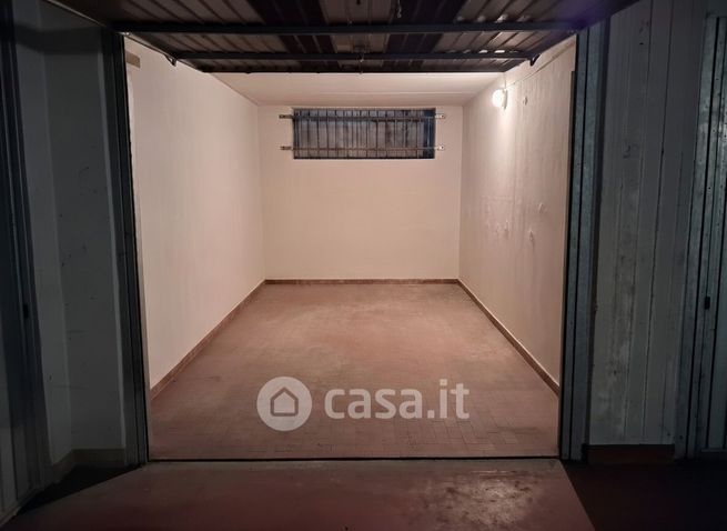 Box/posto auto in residenziale in Viale Rimembranze 45