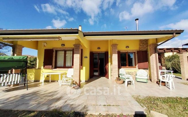 Villa in residenziale in Via Lago di Alserio