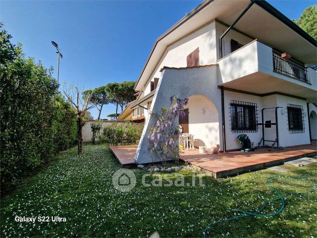 Casa bi/trifamiliare in residenziale in Via Donatello