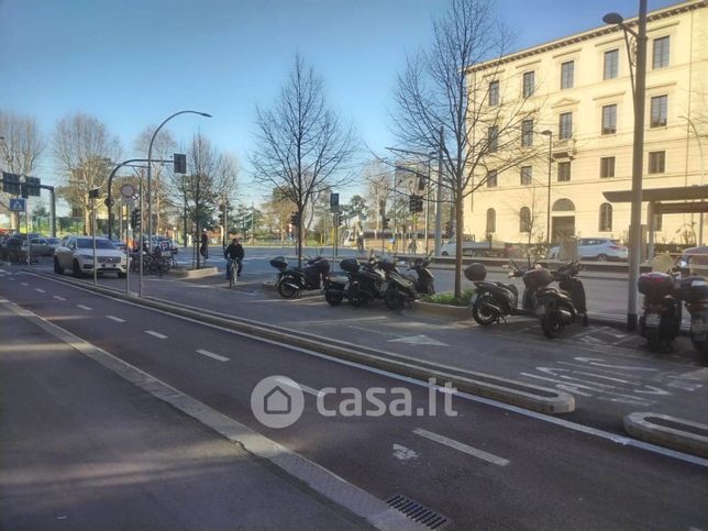 Ufficio in commerciale in Viale Spartaco Lavagnini