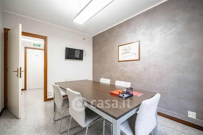 Ufficio in commerciale in 