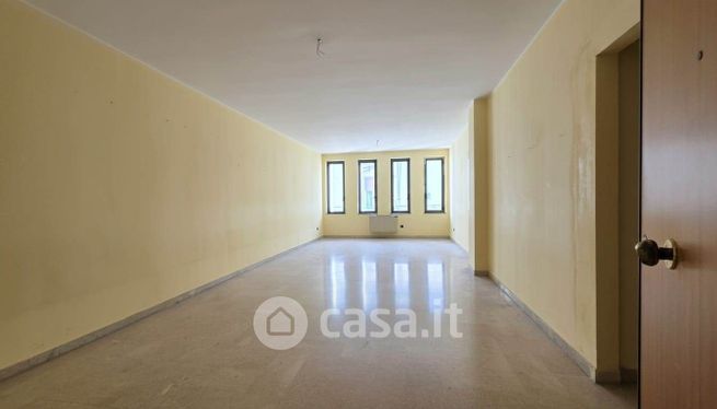 Ufficio in commerciale in 