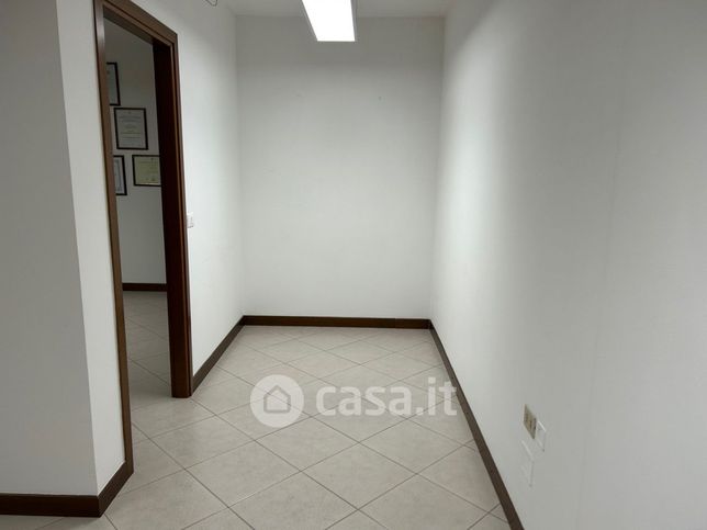 Ufficio in commerciale in Via Roma