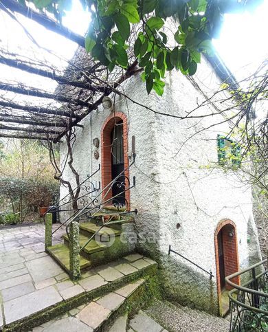 Casa indipendente in residenziale in Via Lazio
