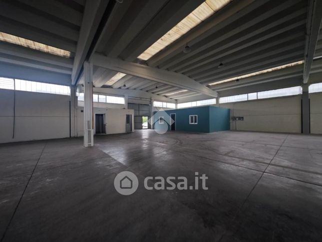 Capannone in commerciale in Via Villanuova 24