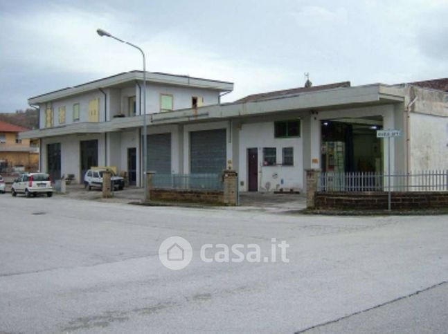Box/posto auto in residenziale in Via delle Arti
