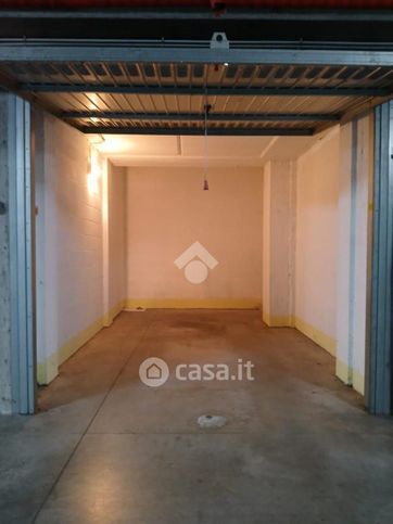 Box/posto auto in residenziale in Via Pavia 5