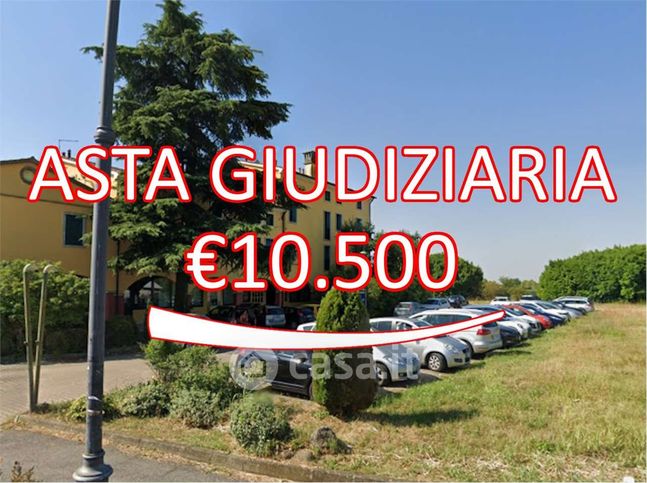 Garage/posto auto in residenziale in Via Roma 102