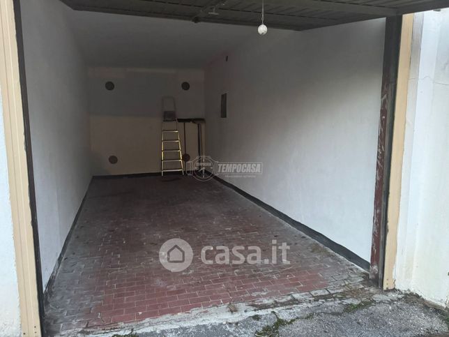 Garage/posto auto in residenziale in Via Enrico Toti 79