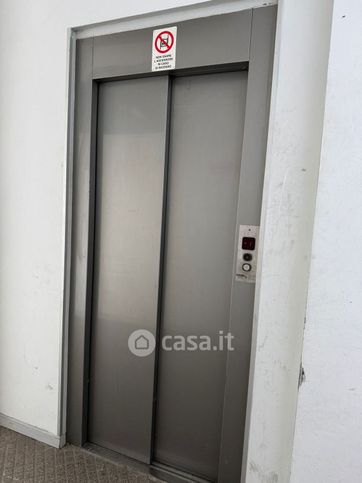 Negozio/locale commerciale in commerciale in Via Caselette