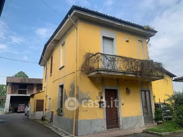 Villa in residenziale in Piazza Santi Pietro e Paolo 20