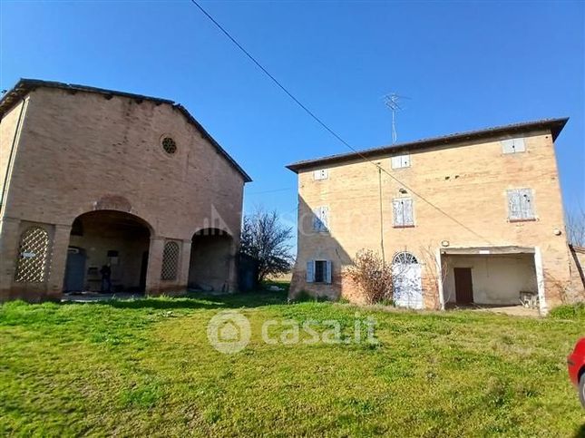 Casa indipendente in residenziale in Via Lugazzo