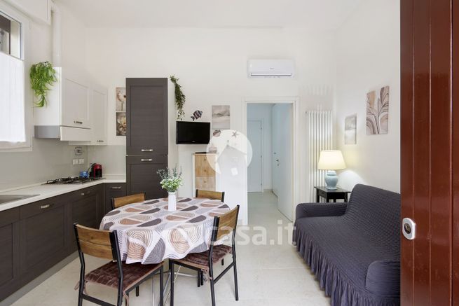 Appartamento in residenziale in Via Parisio 21