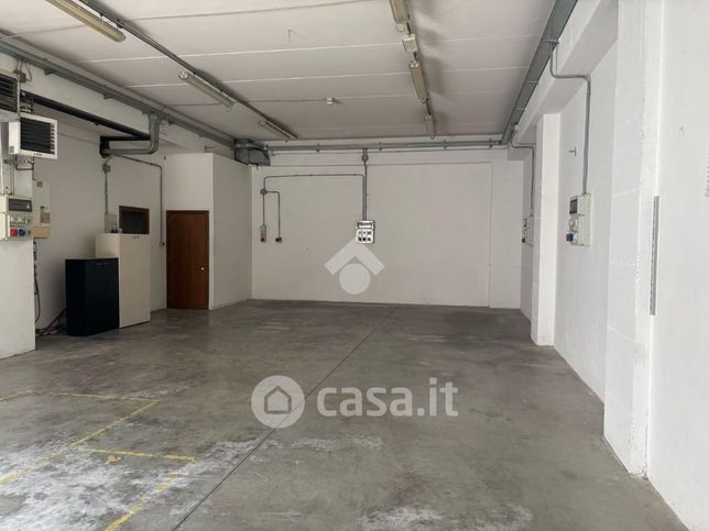 Capannone in commerciale in Via delle Fonti 10