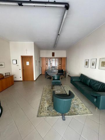 Ufficio in commerciale in Via IV Novembre