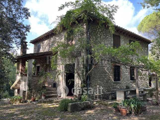 Rustico/casale in residenziale in Via Cinque Fonti
