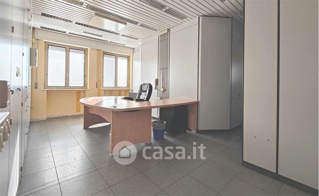 Ufficio in commerciale in Via Monte Grappa
