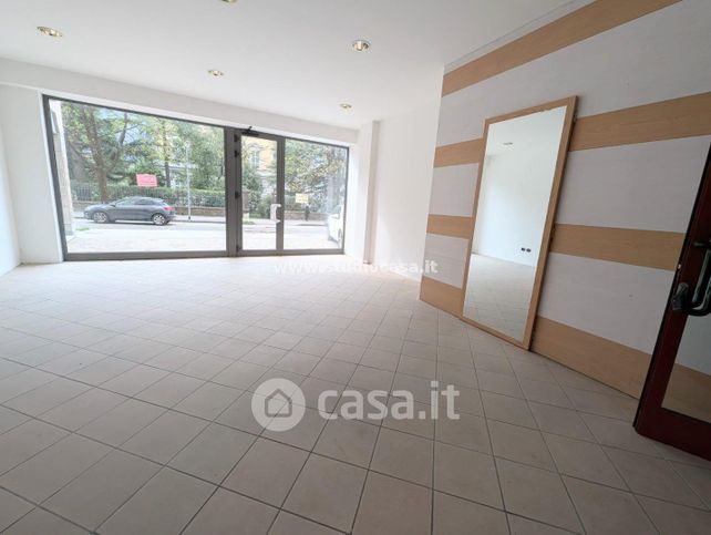 Ufficio in commerciale in 