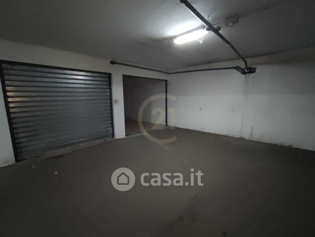 Garage/posto auto in residenziale in Via Vincenzo Bellini 37