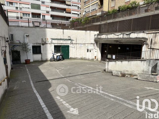 Box/posto auto in residenziale in Via Sebastiano Satta 18