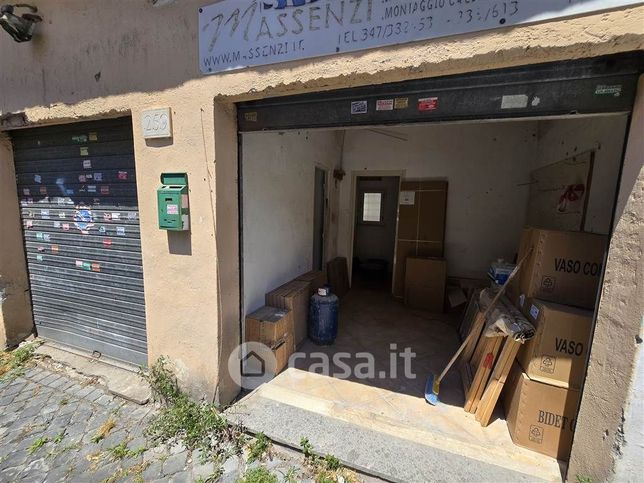 Capannone in commerciale in Via Sisto IV