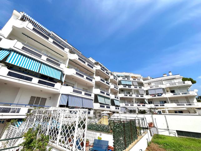 Appartamento in residenziale in Via Aurelia 437