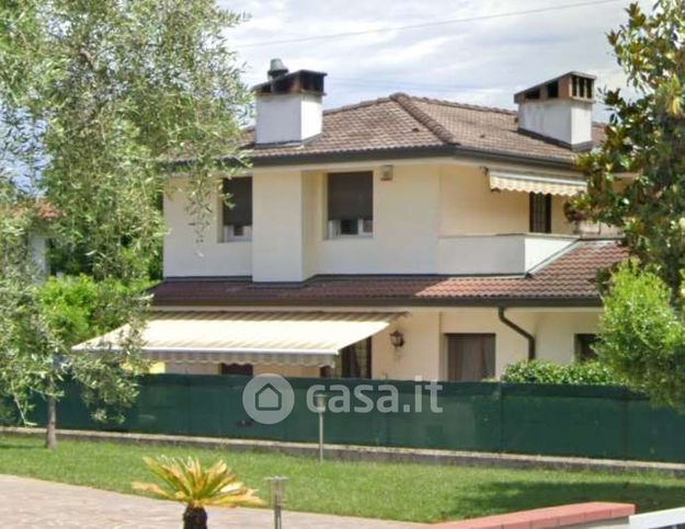 Villa in residenziale in Via Veronese 6