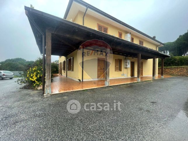 Casa bi/trifamiliare in residenziale in Via della Fontana Morta 290 A