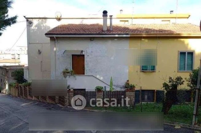 Appartamento in residenziale in Via Castellaraccia 18